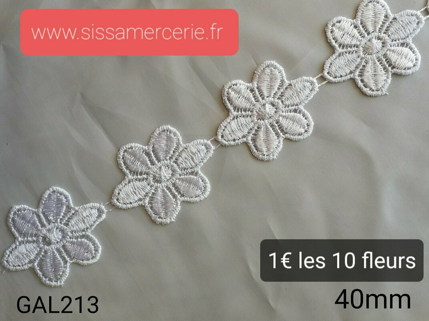 10 fleurs en dentelle 4cm / 2 couleurs