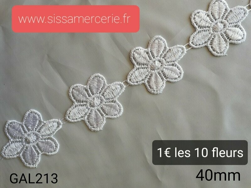 10 fleurs en dentelle 4cm / 2 couleurs