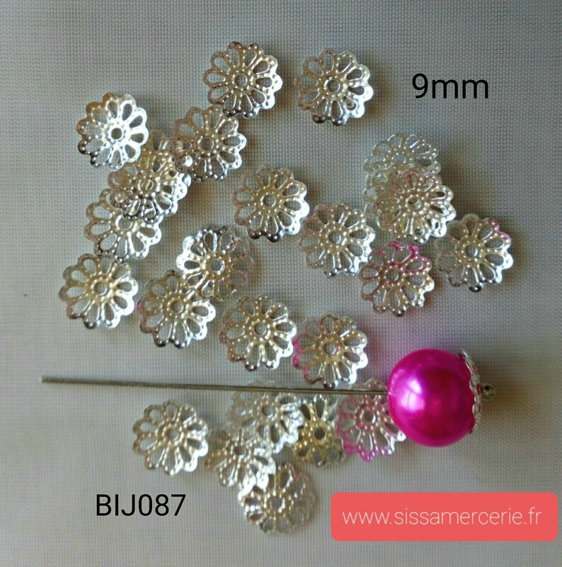 185 coupelles fleurs 9mm/ 4 coloris