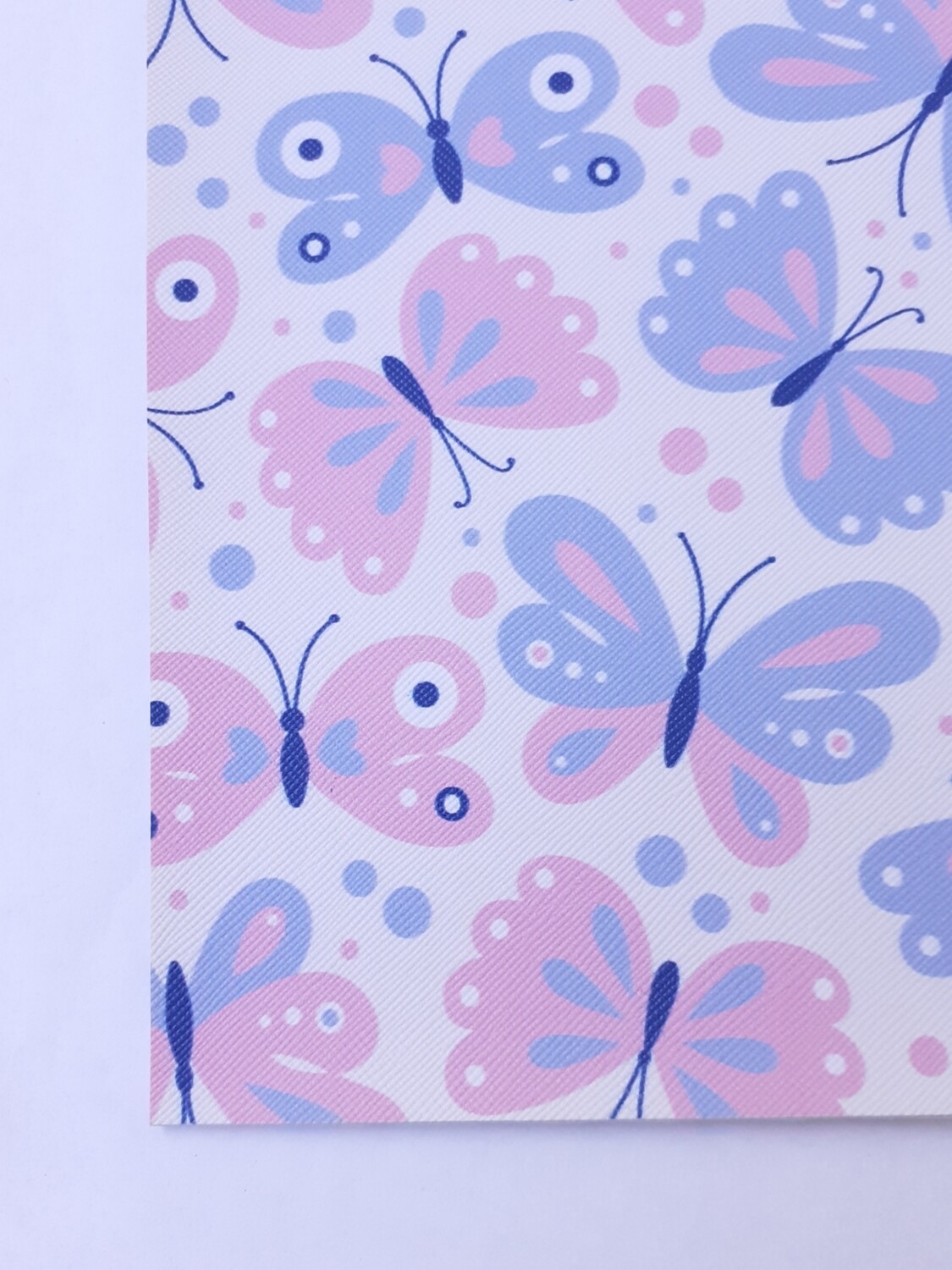 Feuille A4 simili cuir papillon bleu lavande et rose