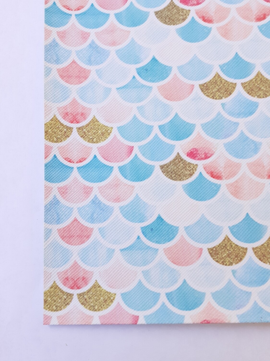 Feuille A4 simili cuir écaille poisson bleu clair et rose