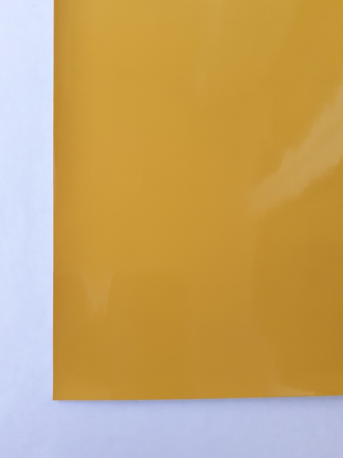 Feuille A4 simili cuir jaune foncé 