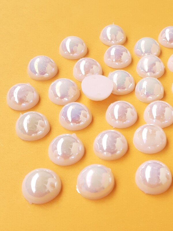 35 demi perles 12mm blanches nacrées