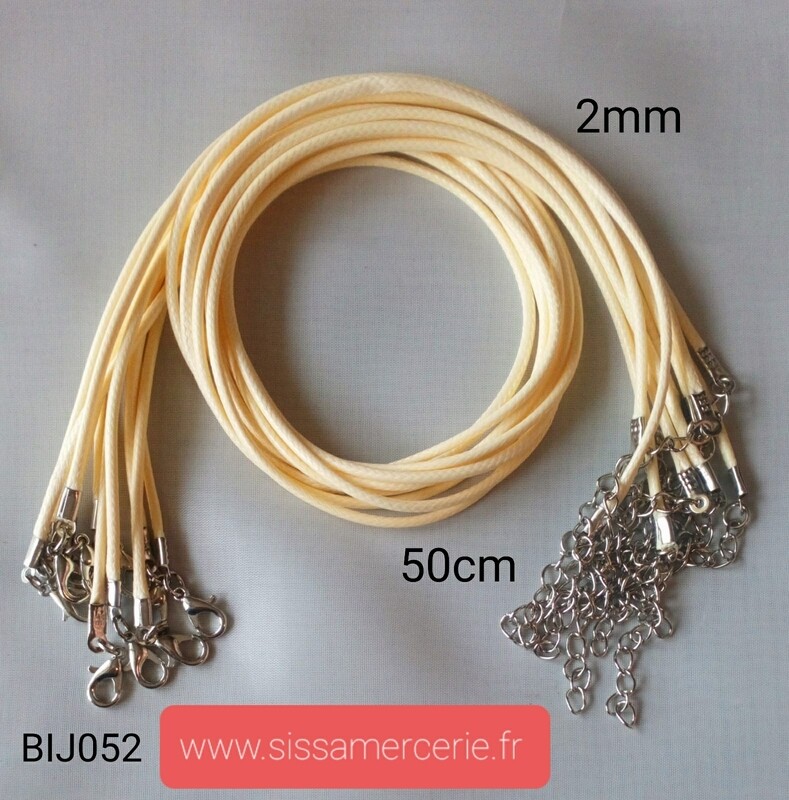 Collier 50cm en cuir de polyester ciré 2mm écru