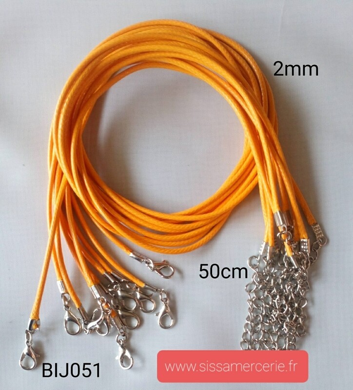 Collier 50cm en cuir de polyester ciré 2mm orange clair