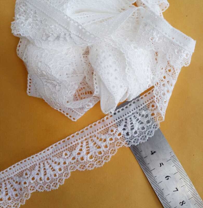 4.3 mètres dentelle blanche extensible 30 mm