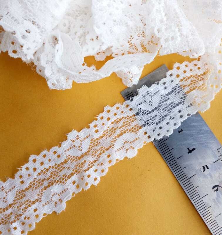 4.3 mètres dentelle blanche extensible 27 mm