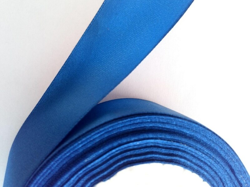 22,86 mètres ruban satiné 40mm bleu nuit