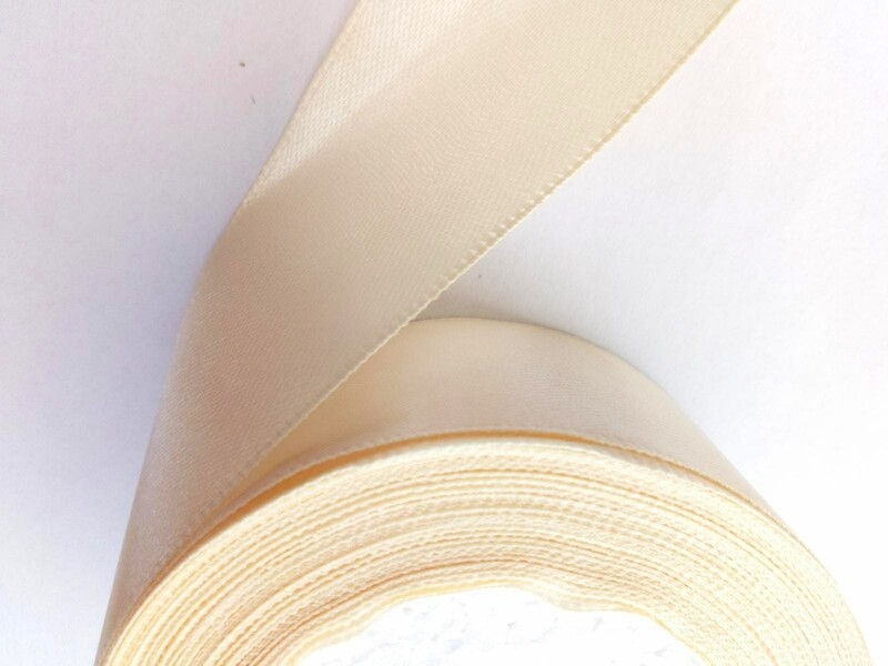 22,86 mètres ruban satiné 40mm écru