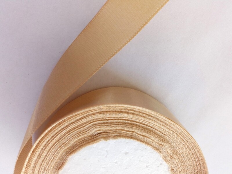22,86 mètres ruban satiné 25mm beige/doré 