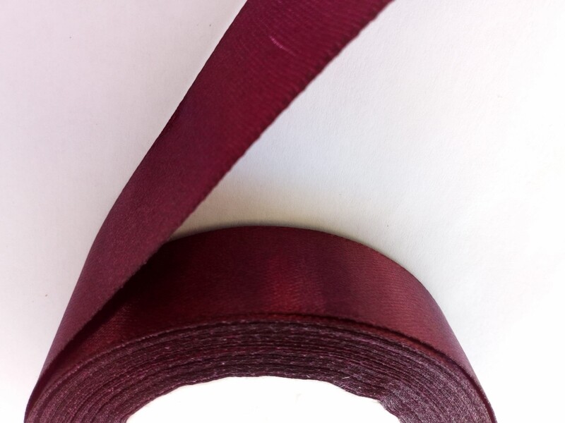 22,86 mètres ruban satiné 25mm prune 