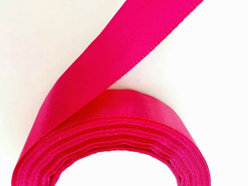 22,86 mètres ruban satiné 25mm fushia