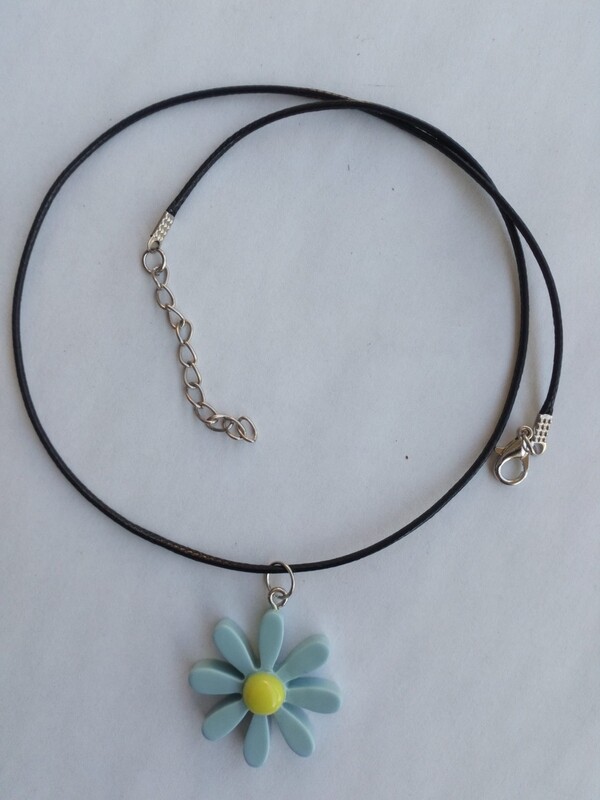 Collier pendentif fleur bleu