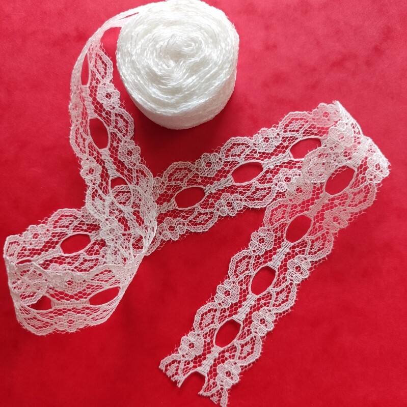 4.5 mètres dentelle blanche 30mm