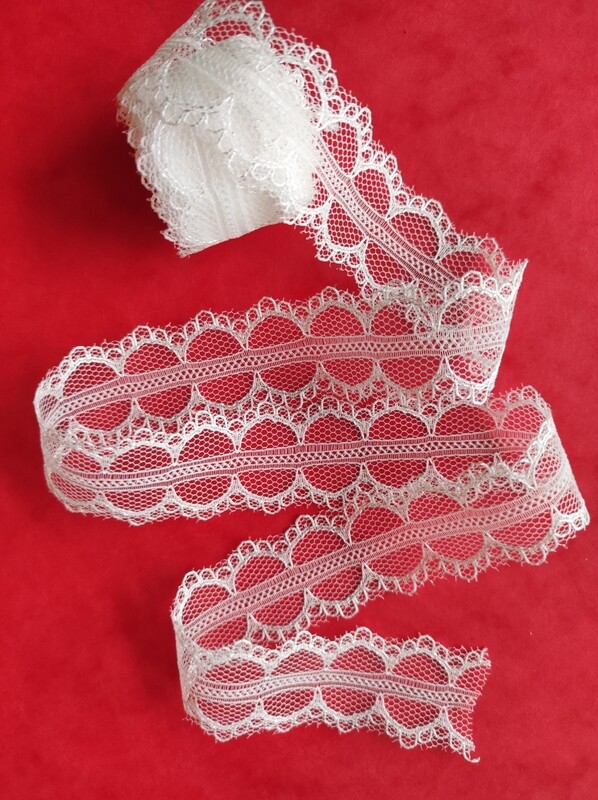4.3 mètres dentelle blanche 30mm