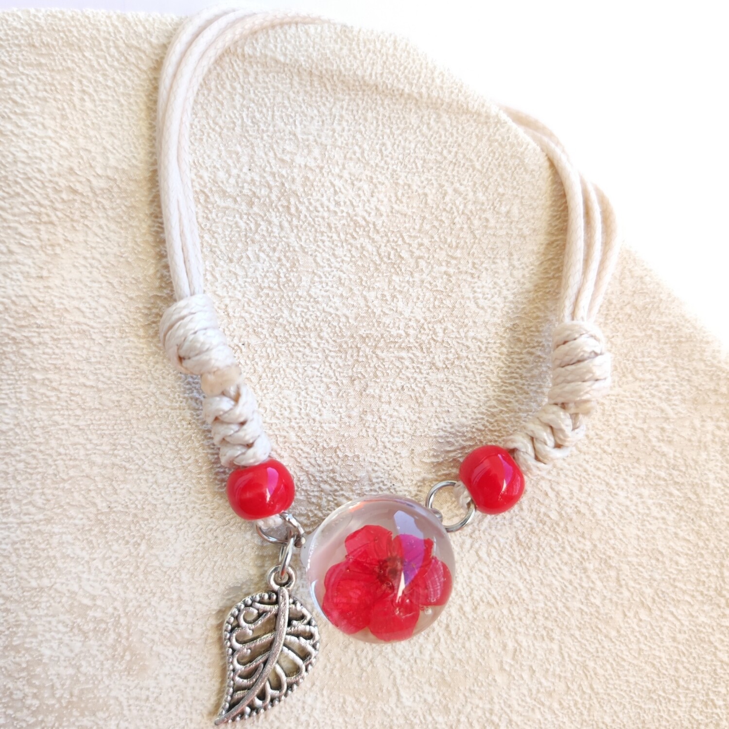Bracelet floral boule de verre fleur rouge