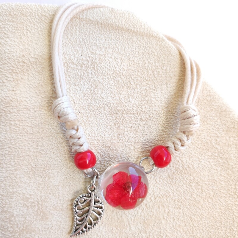 Bracelet floral boule de verre fleur rouge