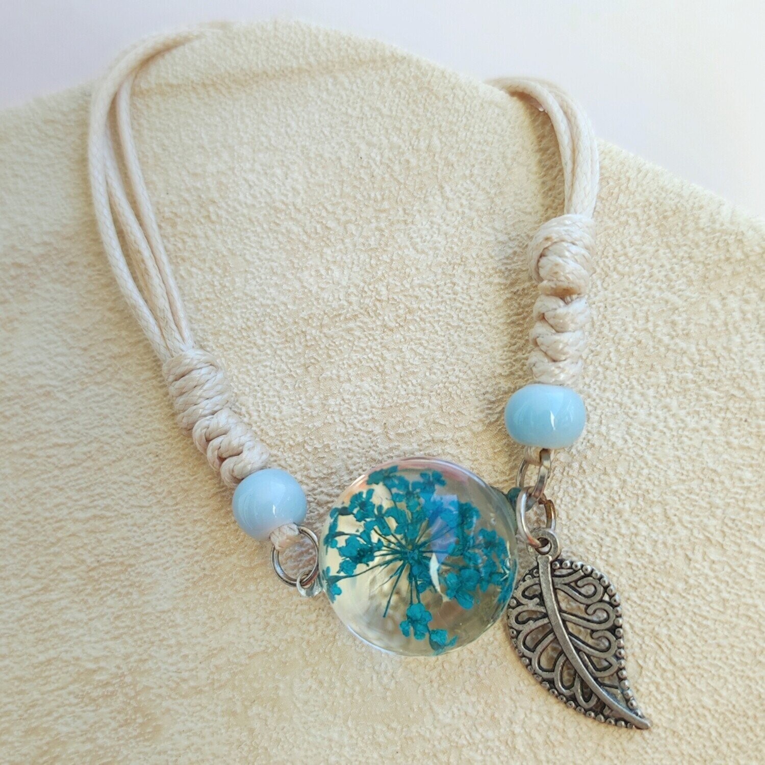 Bracelet floral boule de verre fleur bleue