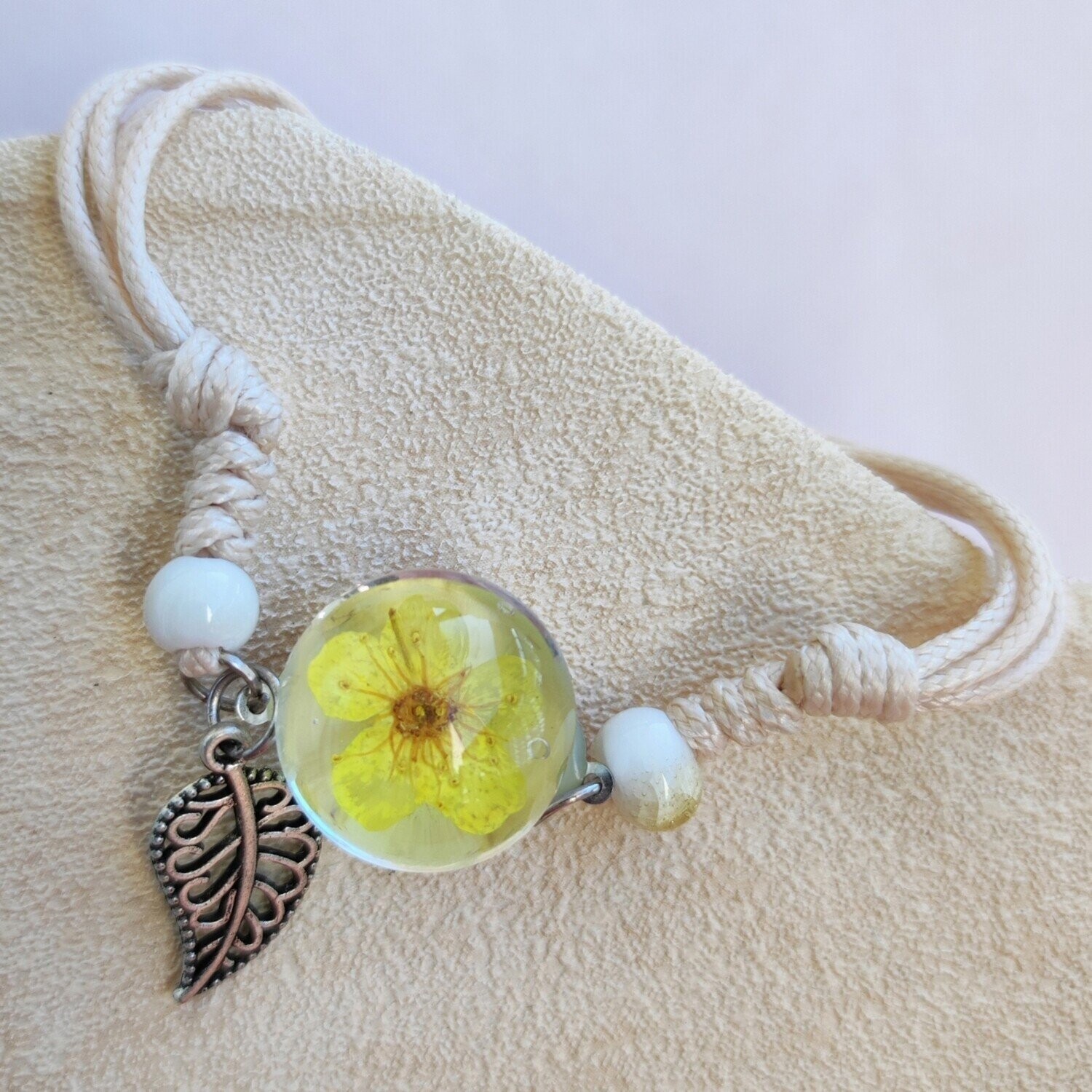 Bracelet floral boule de verre fleur jaune