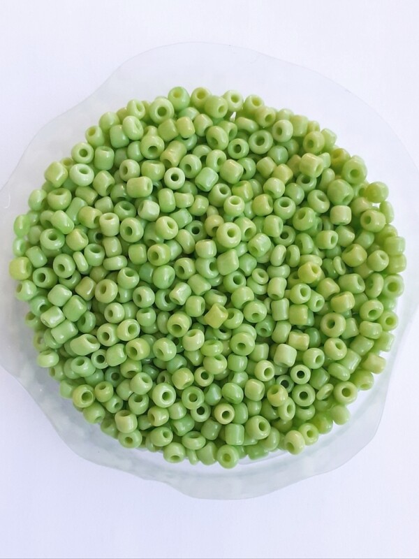 2600 perles en verre 2MM (40g) vert clair opaque