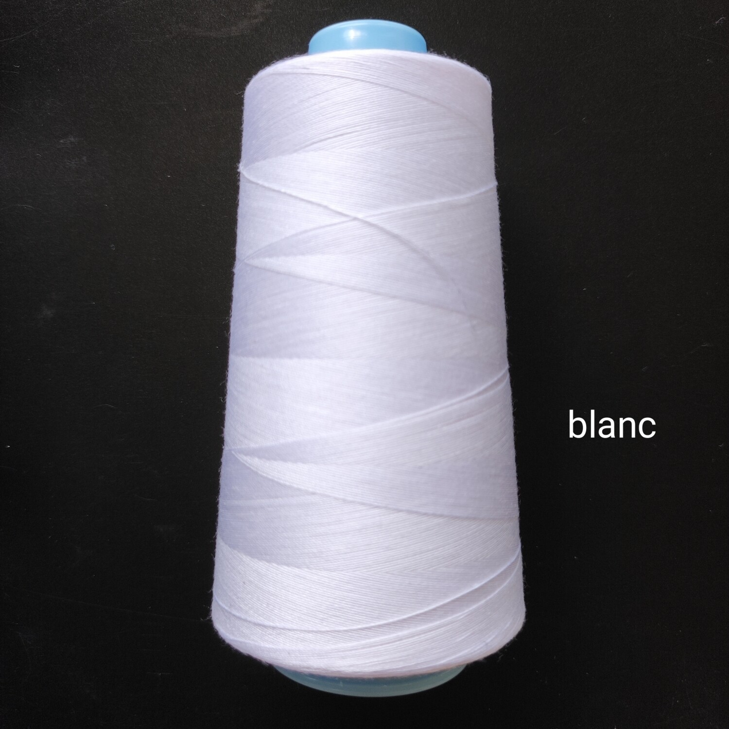 Cône de fil 100% polyester 3000 yards BLANC