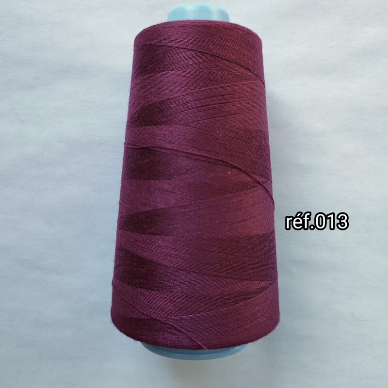 Cône de fil 100% polyester 3000 yards BORDEAUX / 2 nuances, Reférence couleur: bordeaux