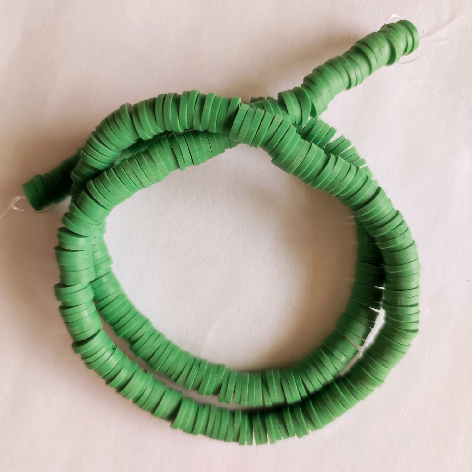  330 perles polymère 6mm vert foncé 