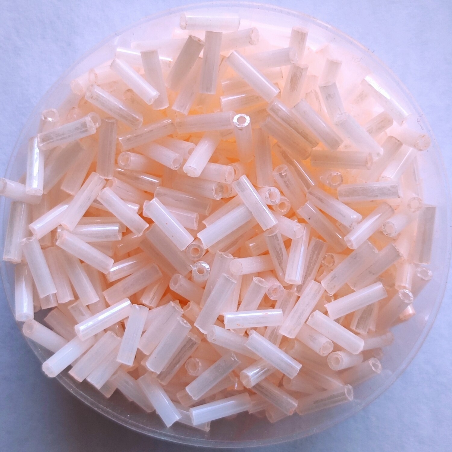 20g perles tube 6mm x 2mm saumon clair 