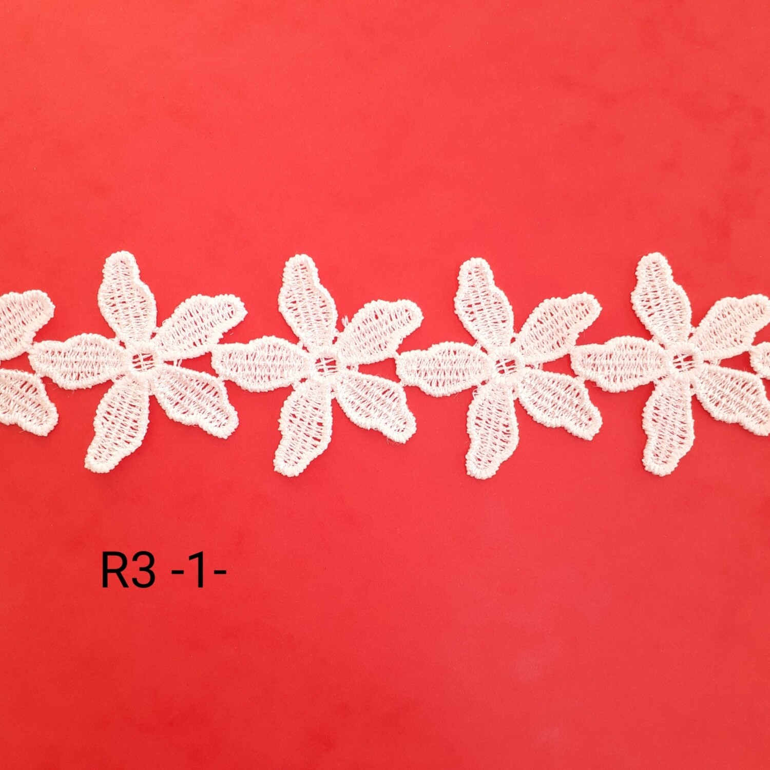 Dentelle fleur 4 cm, coupon de 0,90 mètres 
