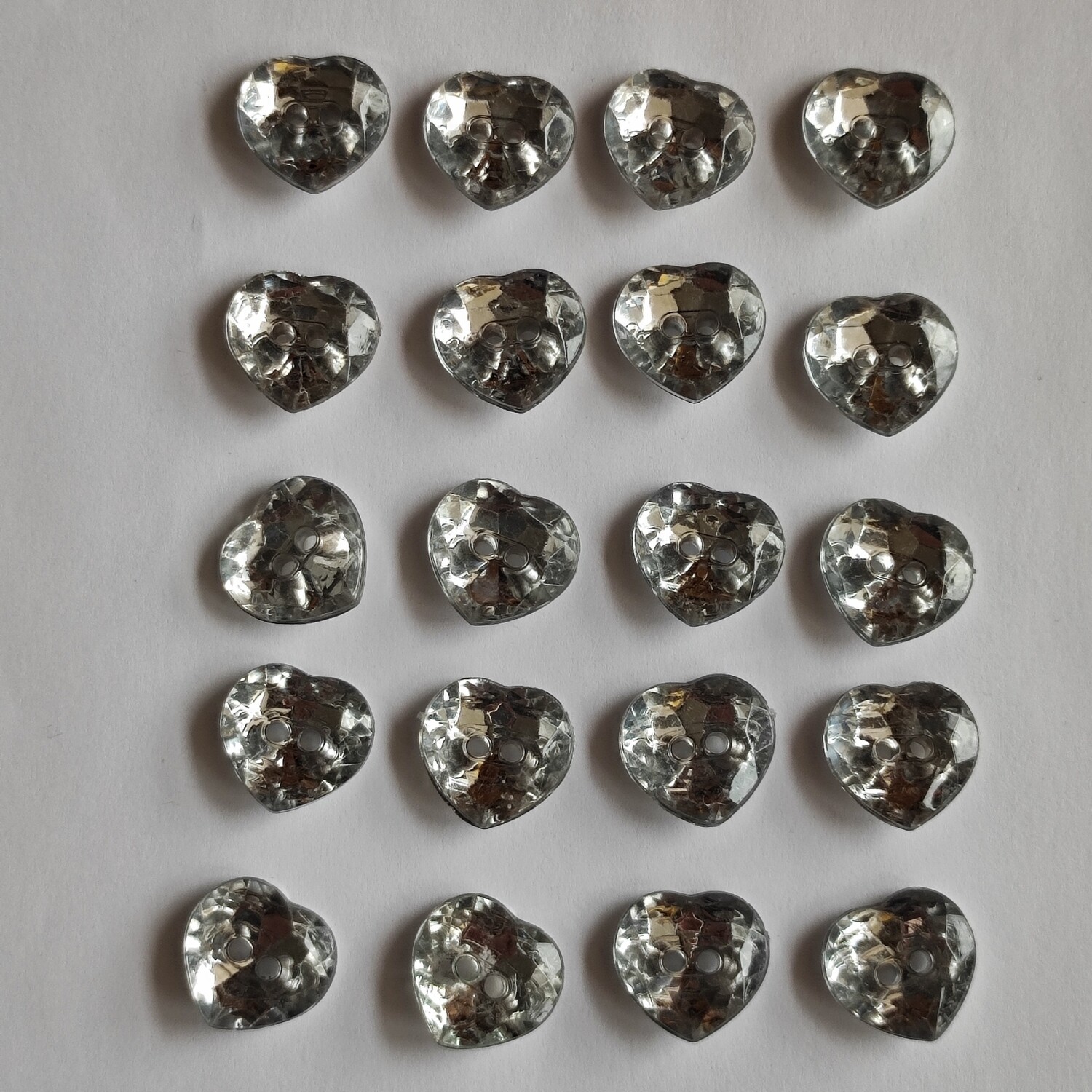 10 boutons coeur en acrylique 15mm argenté 