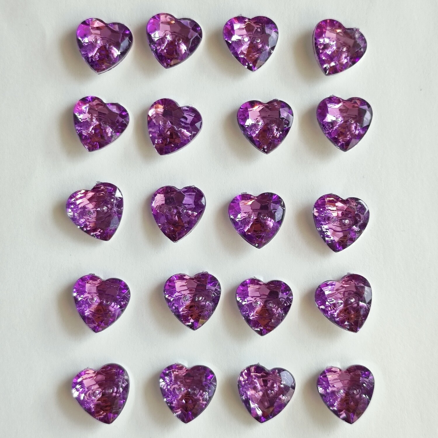 20 boutons coeur en acrylique 13mm violet