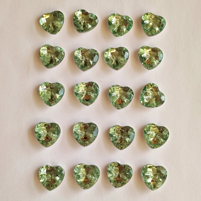 20 boutons coeur en acrylique 13mm vert