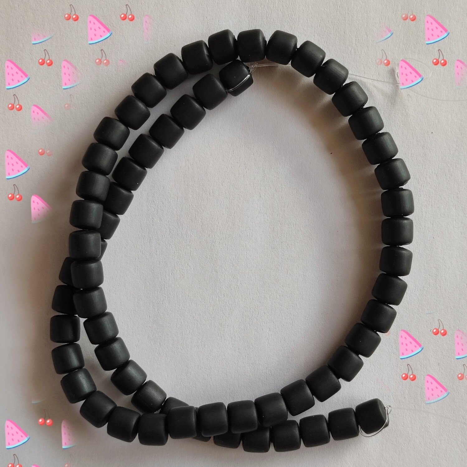 65 perles 6x6mm noir