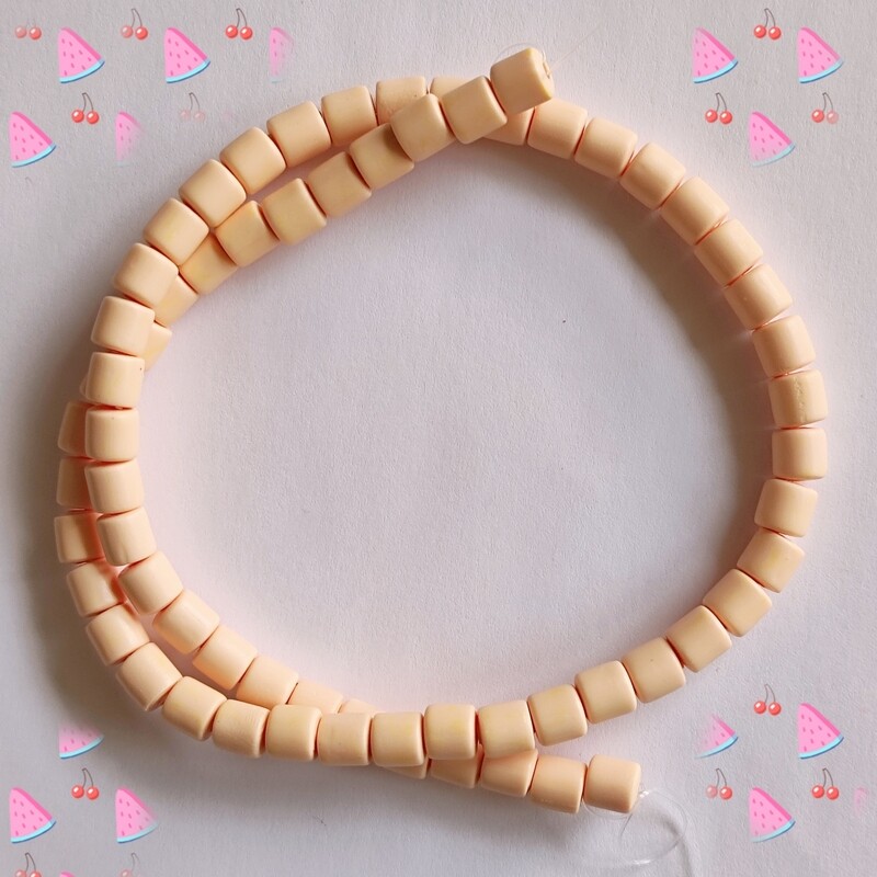 65 perles 6x6mm beige