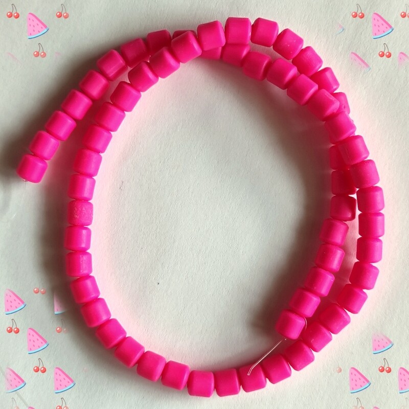 65 perles 6x6mm fushia peps