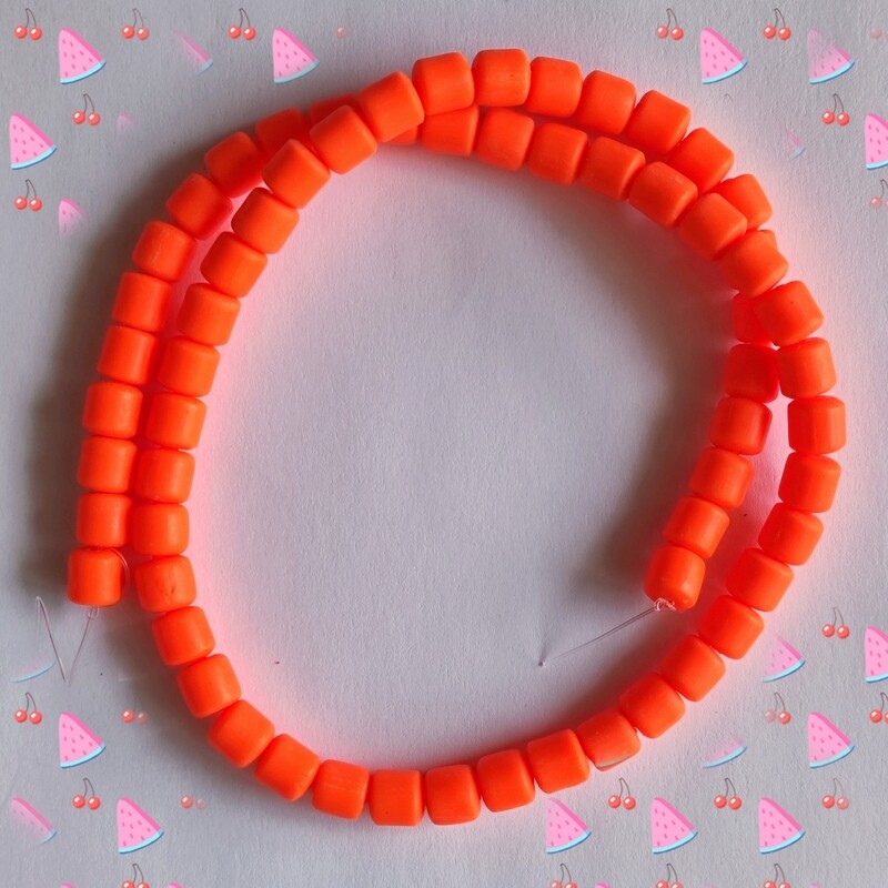 65 perles 6x6mm orange vif