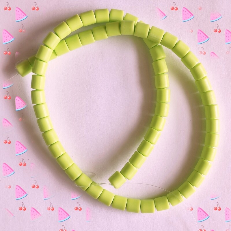 65 perles 6x6mm vert anis