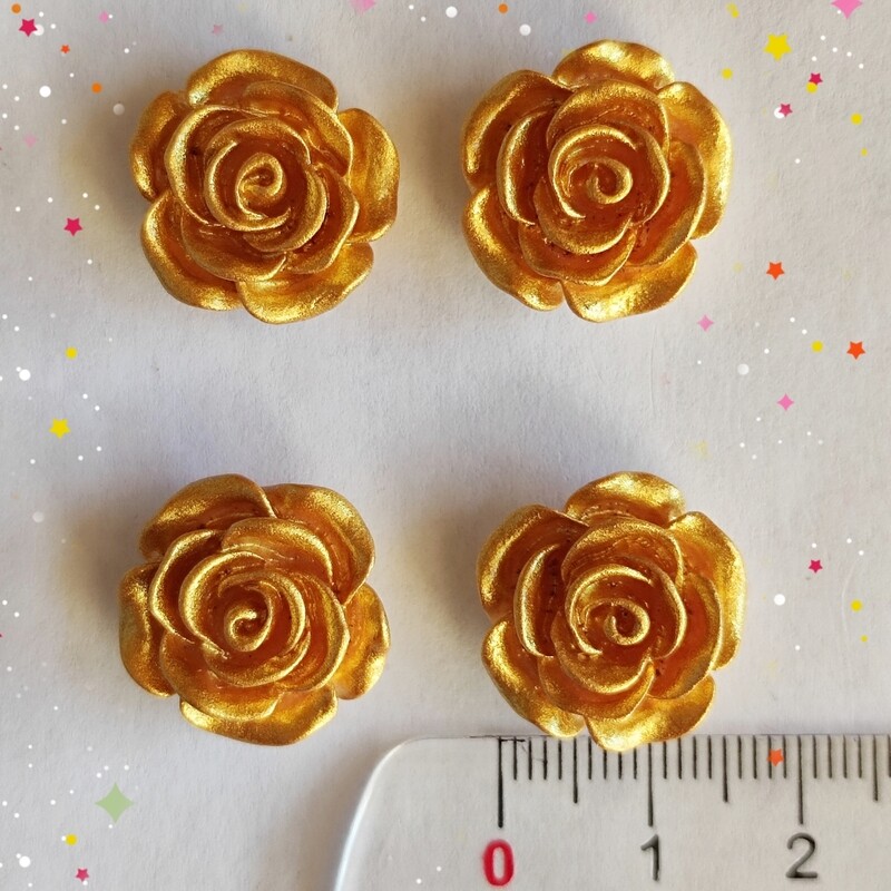 4 fleurs en résine dorée 1,9cm