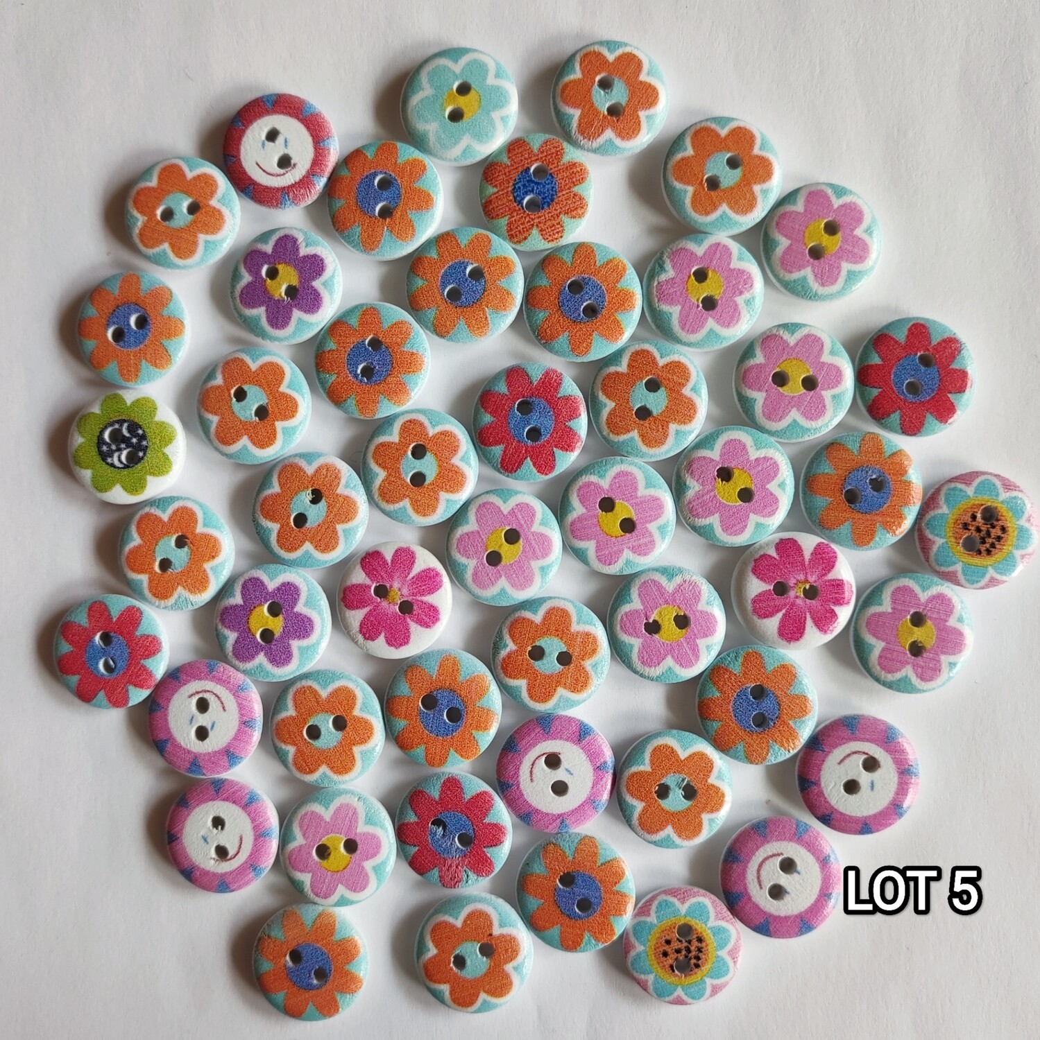 50 boutons en bois fantaisie LOT 5