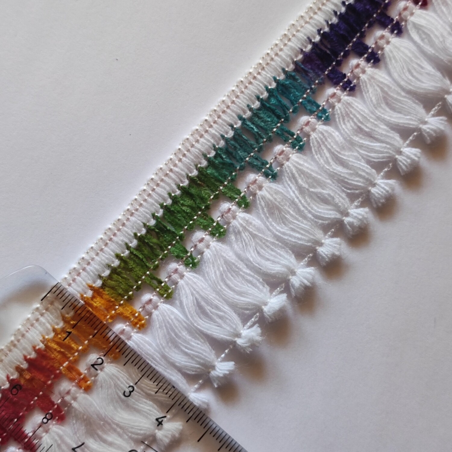 Galon kabyle coloré avec pompons blanc