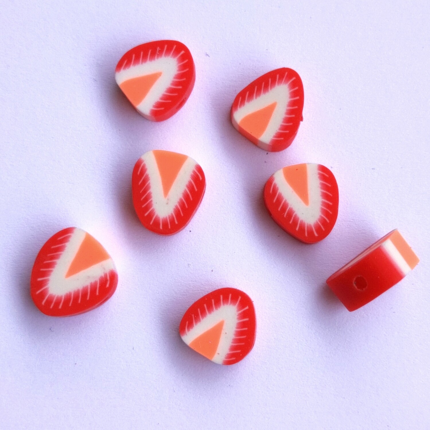 10 perles polymère fraise coupé 