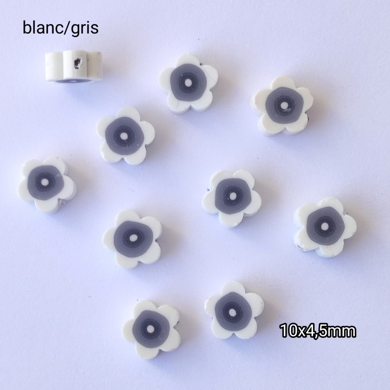 10 perles fleurs blanc/gris