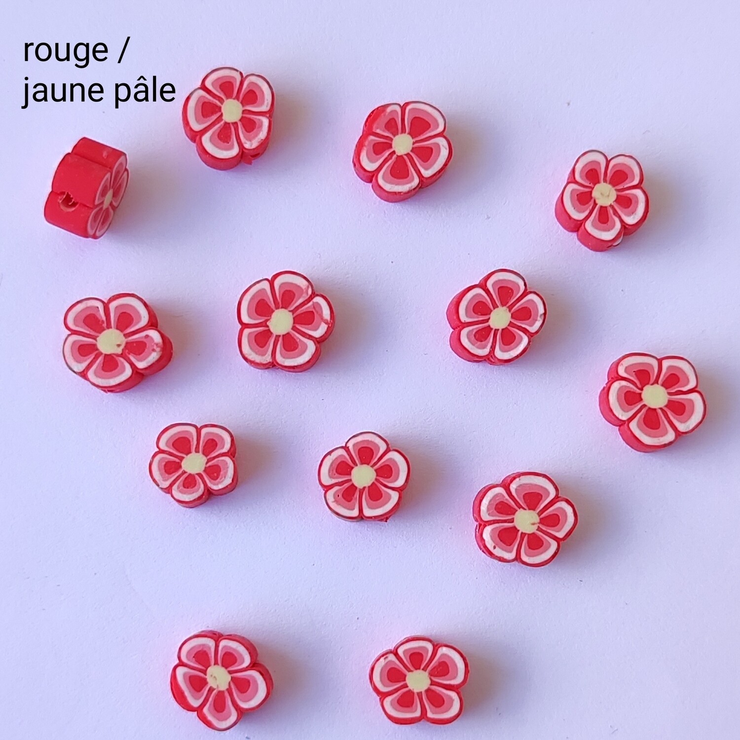 10 perles fleurs rouge / jaune pâle 