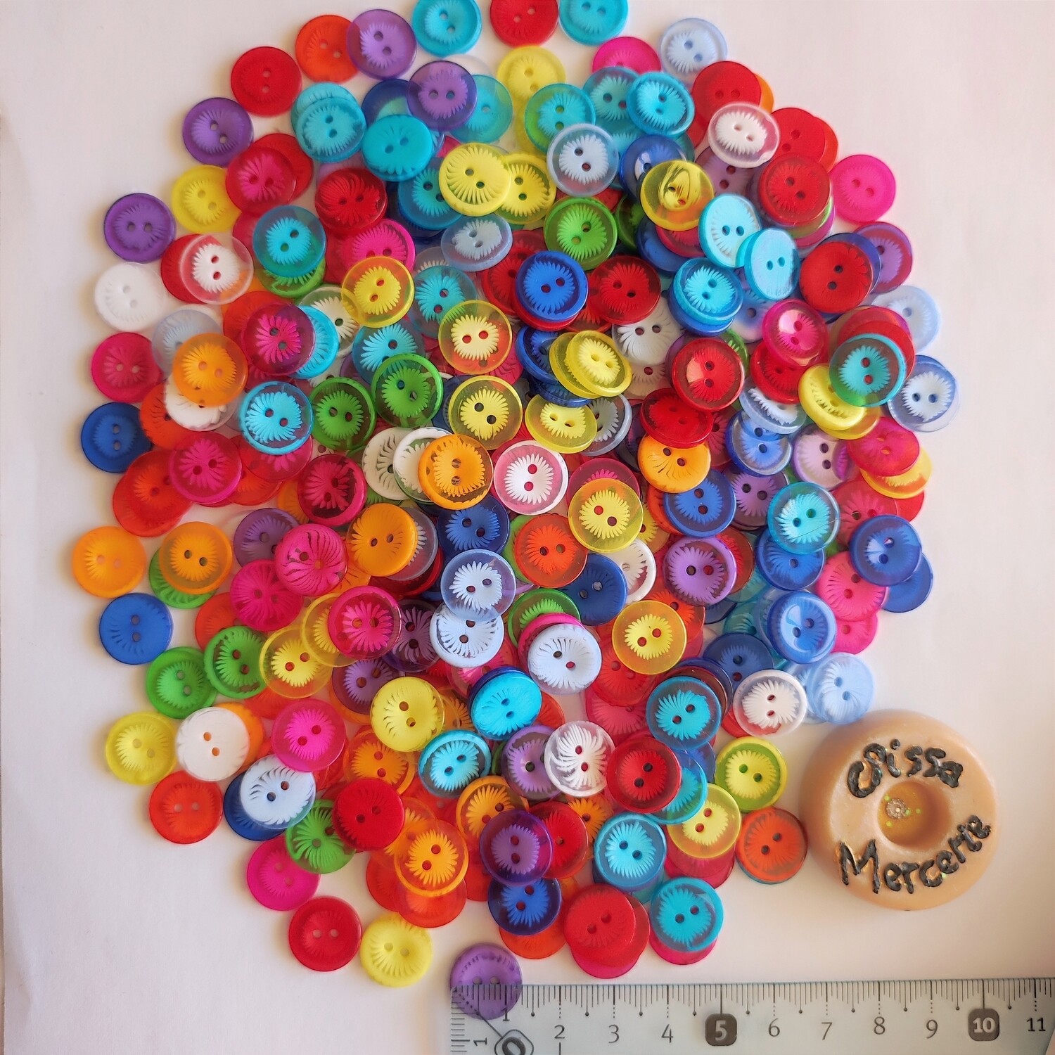 460 boutons résine multi couleurs 