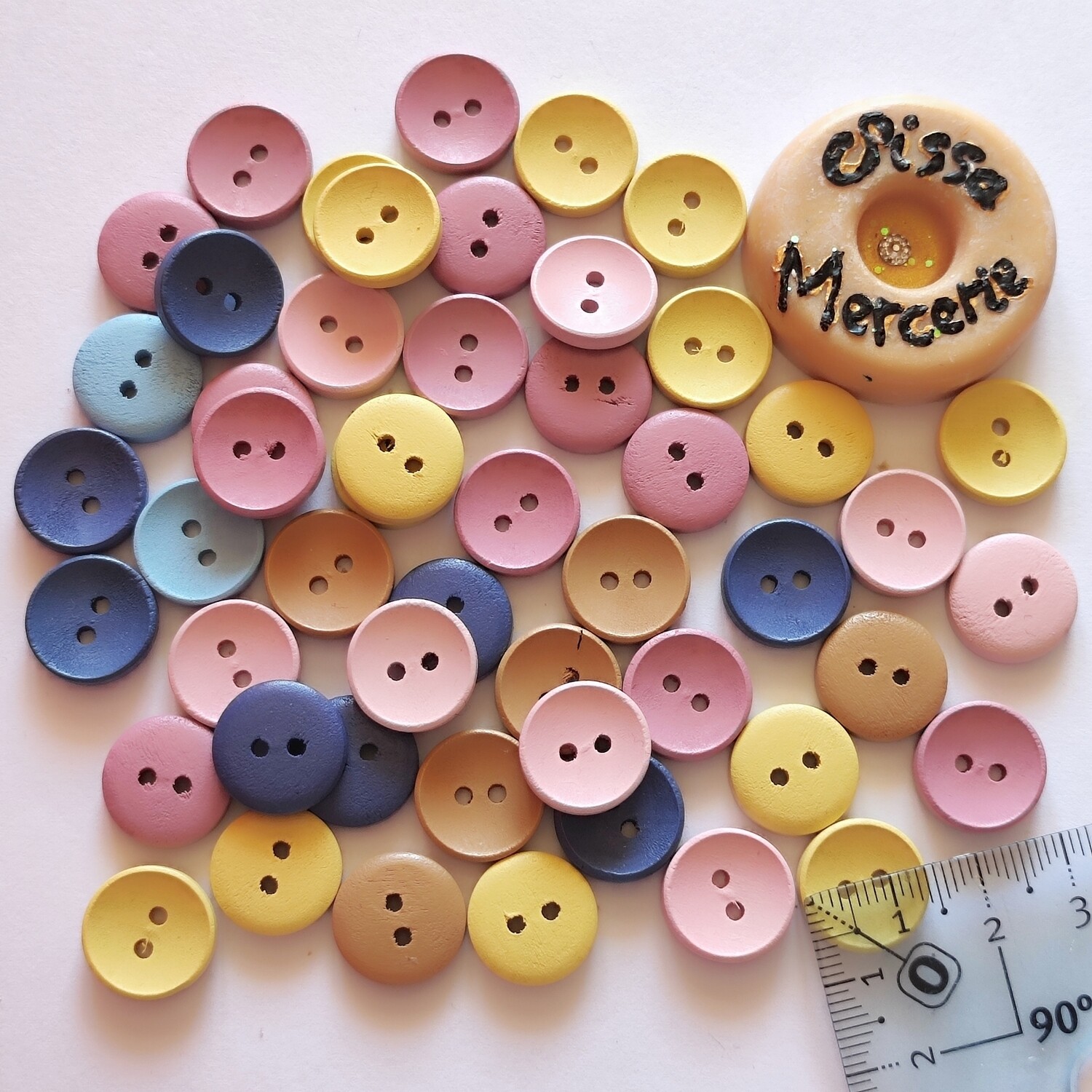 50 boutons bois coloré 15mm LOT 10