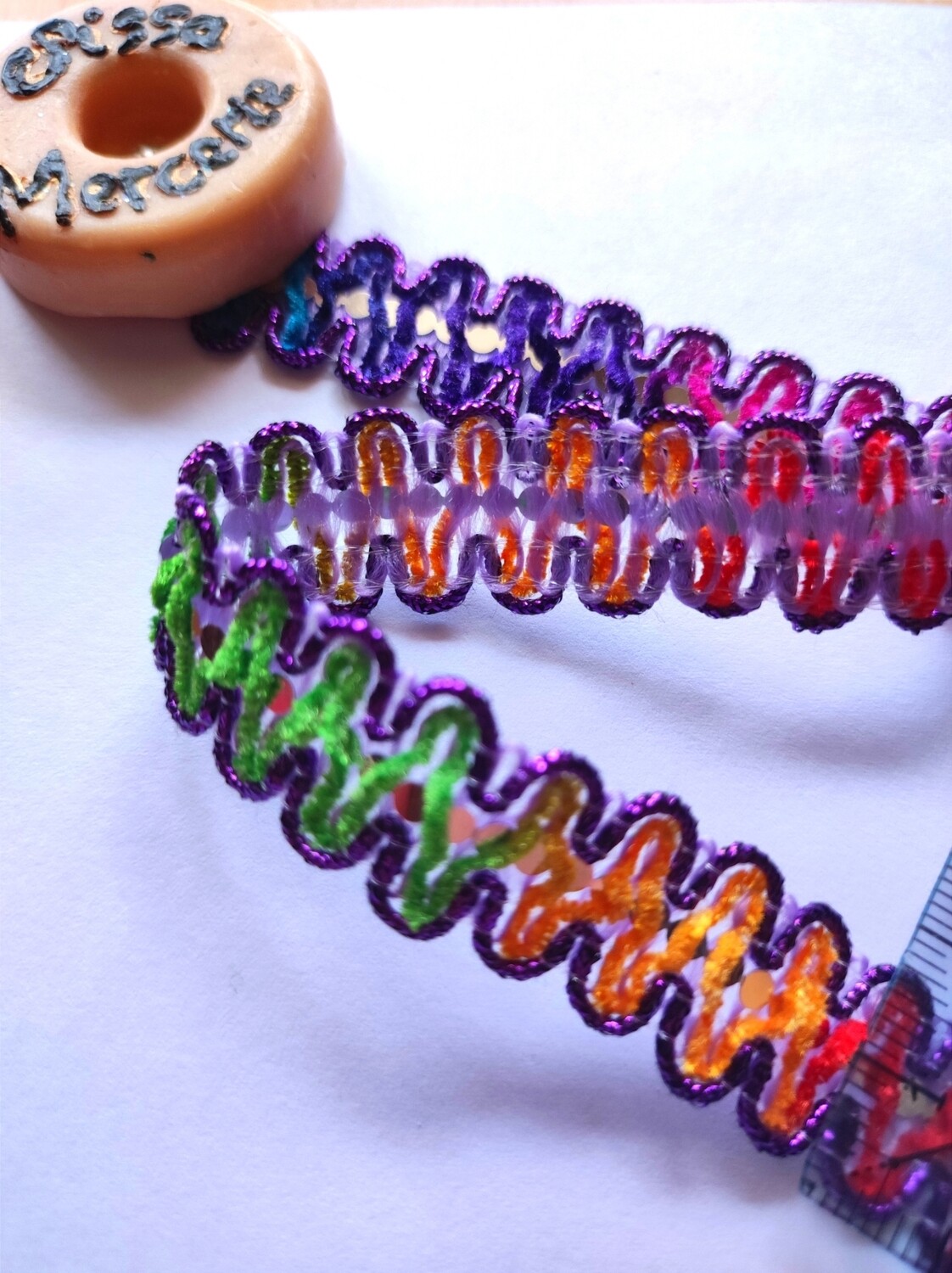 Galon arc en ciel bordure violet