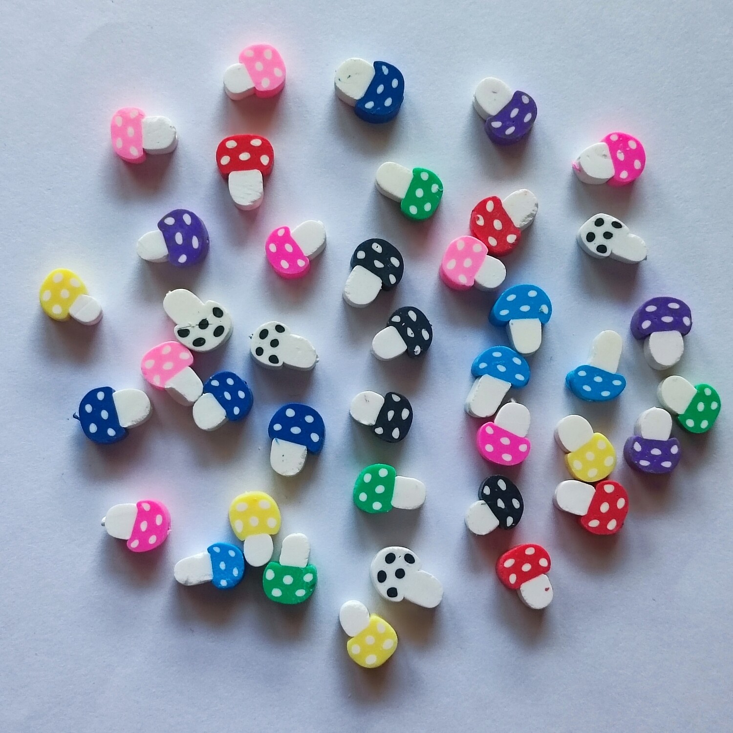 40 perles polymère champignons colorés