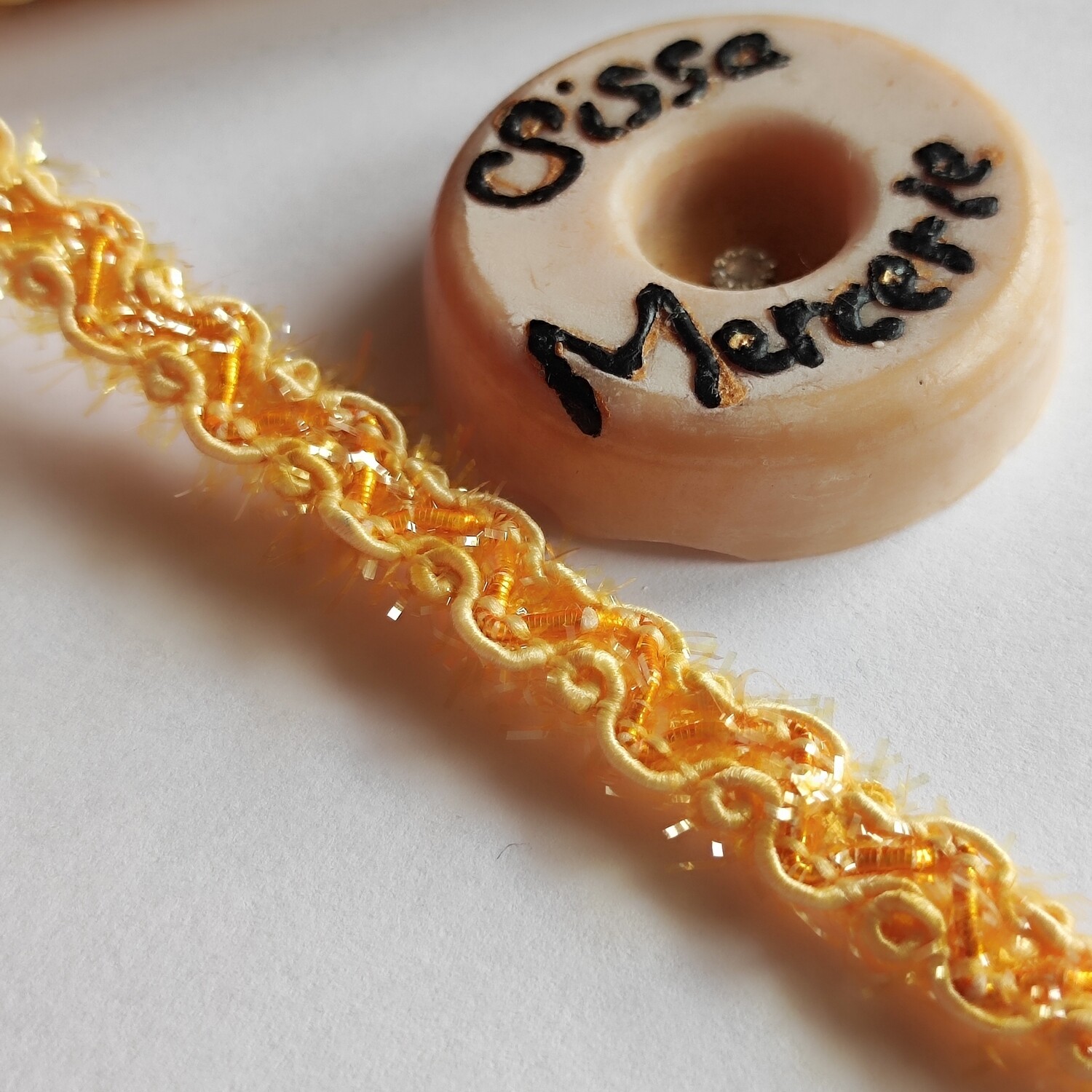 Galon jaune/orange 8mm (15 mètres)