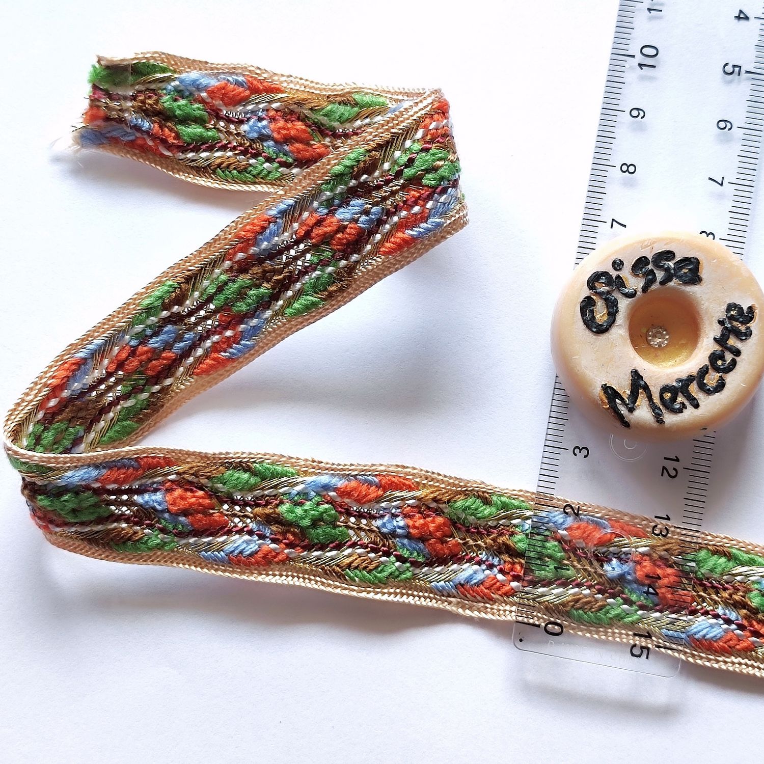 9,5 mètres galon coloré bordure beige 