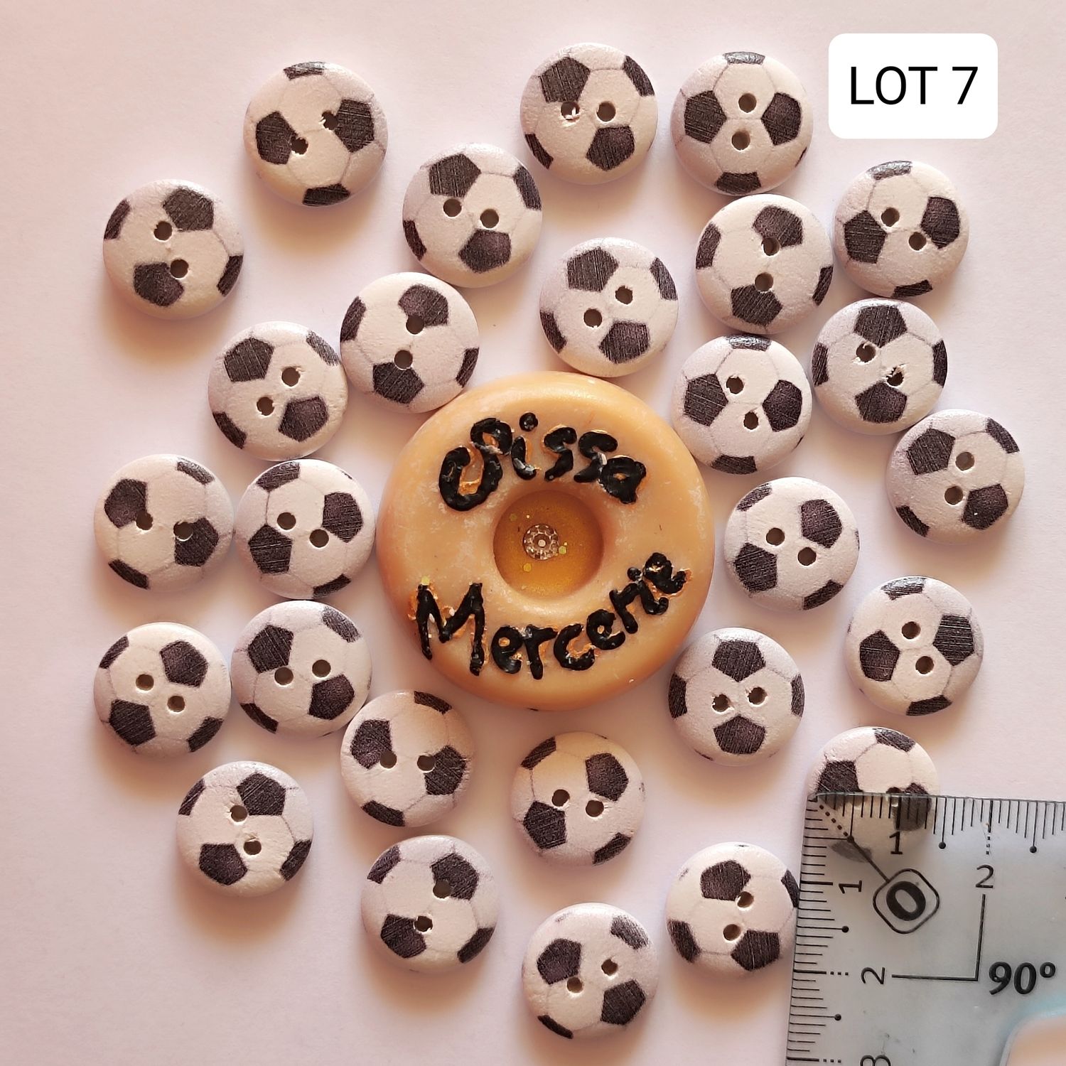 27 boutons bois foot LOT 7